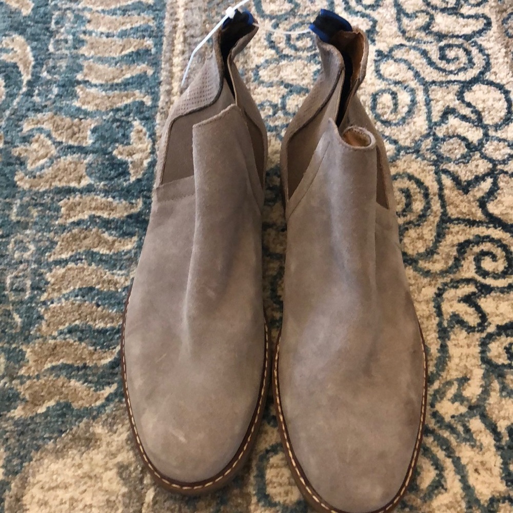 Steve Madden Hilow Suede Chelsea Boot in taupe - Picture 3 of 10